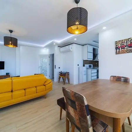 Lovely Duplex Flat Near Beach In Muratpasa דירה *