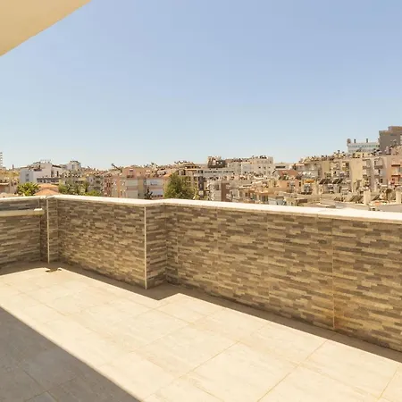 Lovely Duplex Flat Near Beach In Muratpasa אנטליה