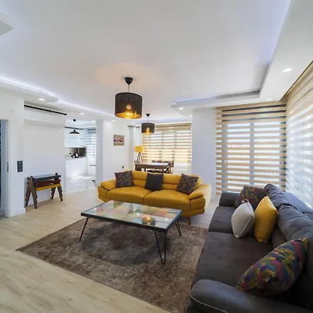 Lovely Duplex Flat Near Beach In Muratpasa *