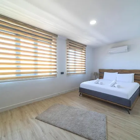 Lovely Duplex Flat Near Beach In Muratpasa דירה *