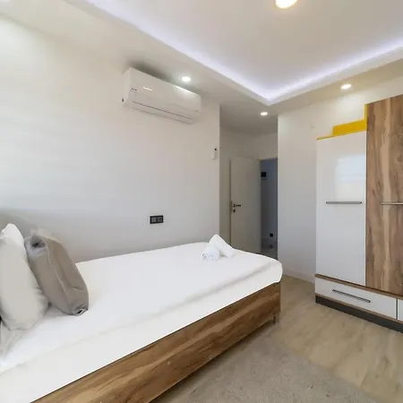 Lovely Duplex Flat Near Beach In Muratpasa אנטליה